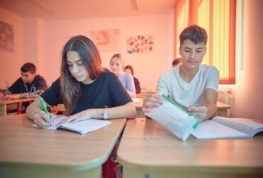 Evaluare Națională 2024. Patru din zece copii de la sat nu au luat notă de trecere. Cu ce soluții vine World Vision România