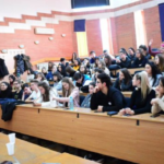 Burse școlare 2024. Ce bani vor primi elevii în anul școlar viitor și în ce condiții