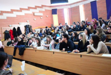 Burse școlare 2024. Ce bani vor primi elevii în anul școlar viitor și în ce condiții