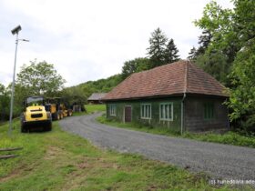 Povestea școlilor uitate din Ținutul Pădurenilor. Copiii animau satele ascunse din Munții Poiana Ruscă