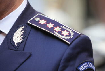 Poliţist cercetat pentru că a participat la mitingul AUR
