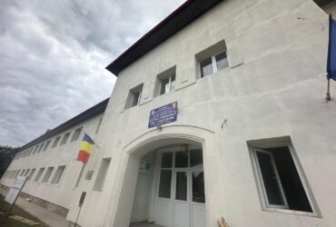 Furtună într-un vas de toaletă. Scandalul WC-urilor open space dintr-o școală s-a dovedit doar o petardă