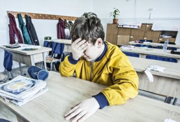 Fobia școlară. Ce facem când refuzul de a merge la școală nu mai este doar un moft