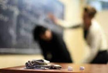 Cu profesorii la psihiatru. Cum ar putea fi taxați bătăușii de la catedră