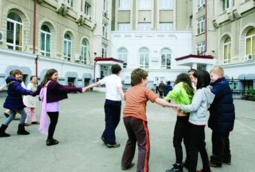 Birocrația sufocă școlile din România. Profesorii nu mai vor să gestioneze bursele sociale. Ce spune Ministerul Educației