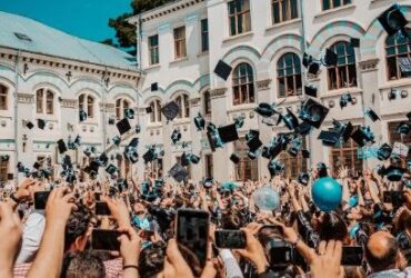 Profilul studentului de anul I, creionat de doi profesori universitari: un tânăr mediocru, ignorant și care nu mai vrea nimic de la viață