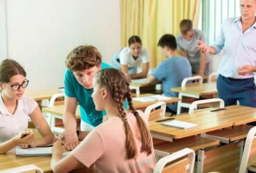 Educația, blocată între reformă și revoltă: „E mai greu de dat soluții decât de ieșit în stradă la vuvuzele”