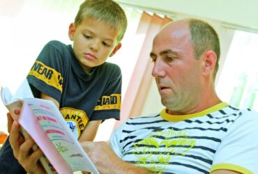 Ce se întâmplă cu elevii cărora părinții le fac temele. Efectele nebănuite și îngrijorătoare explicate de specialiști