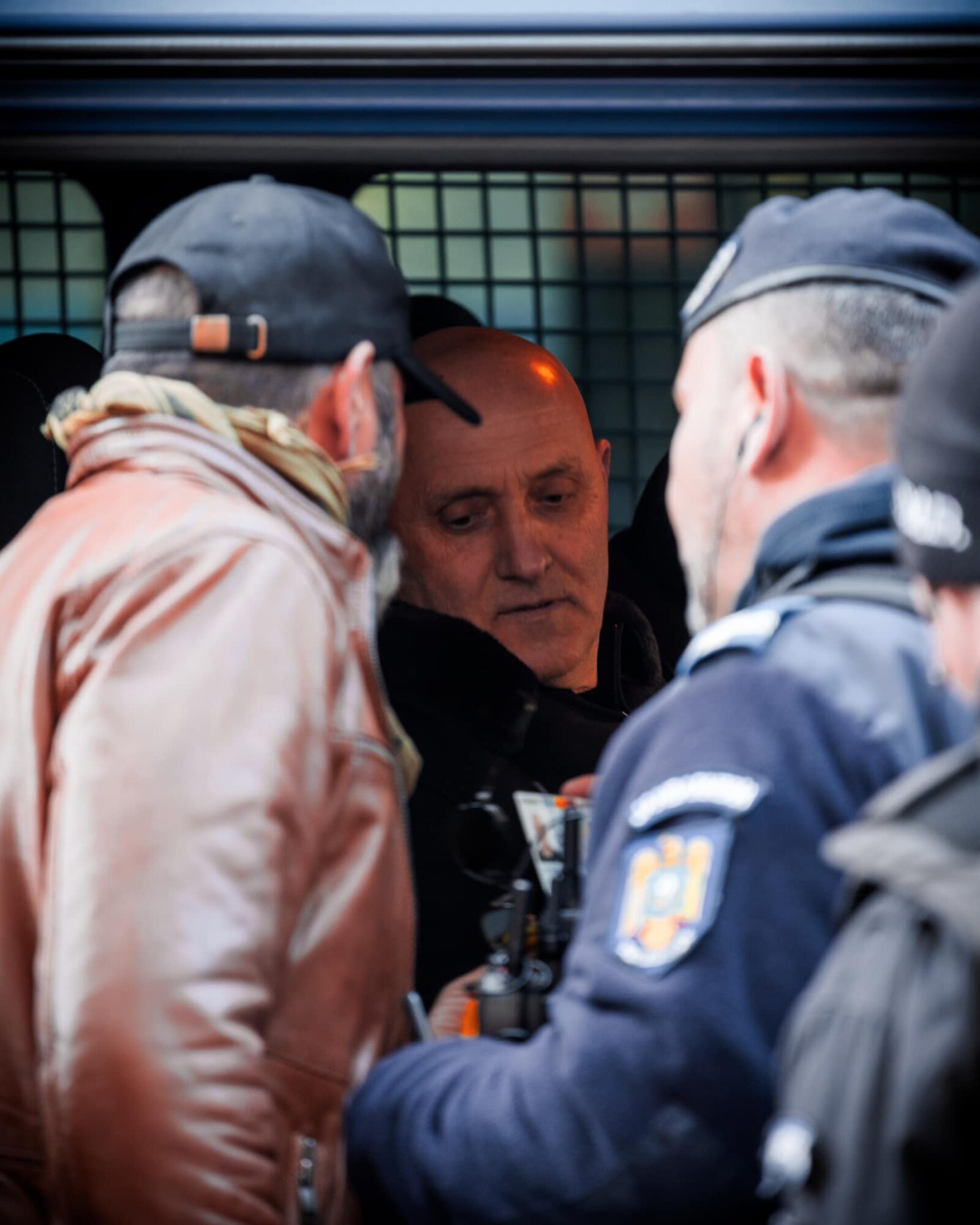 Horațiu Potra, ridicat de jandarmi din mijlocul protestatarilor