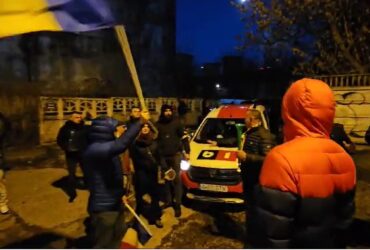 Jurnalist agresat de protestatari