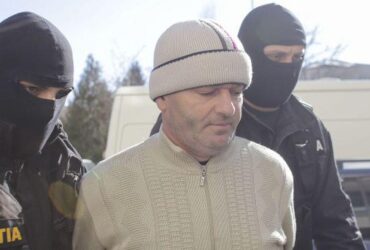 Polițistul pedofil, care abuza copii în lift, găsit mort în celulă