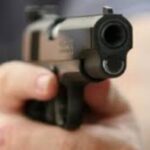 Șofer oprit cu focuri de armă