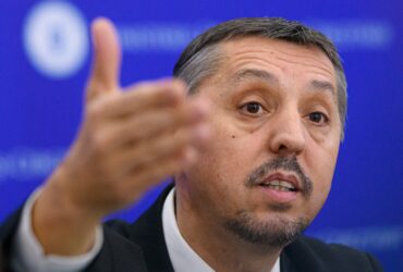 Daniel David își menține poziția privind demersul AUR: „Dacă moțiunea trece, nu are sens ca eu să rămân ministru”