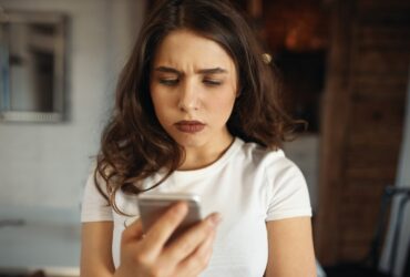 Metode de a învinge plictiseala în era digitală. Soluțiile sănătoase propuse de oamenii de știință