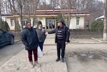 De ce vor adulții de la țară înapoi la școală. Sute de oameni trecuți de 40 de ani se înscriu în clasa a V a