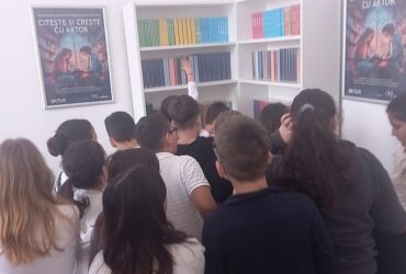 Trei școli cu 2000 de elevi au primi o donație de cărți de la Aktor România