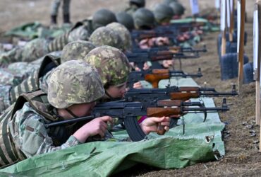 Crin Antonescu asigură că, dacă va deveni președinte, nu va reintroduce serviciul militar obligatoriu