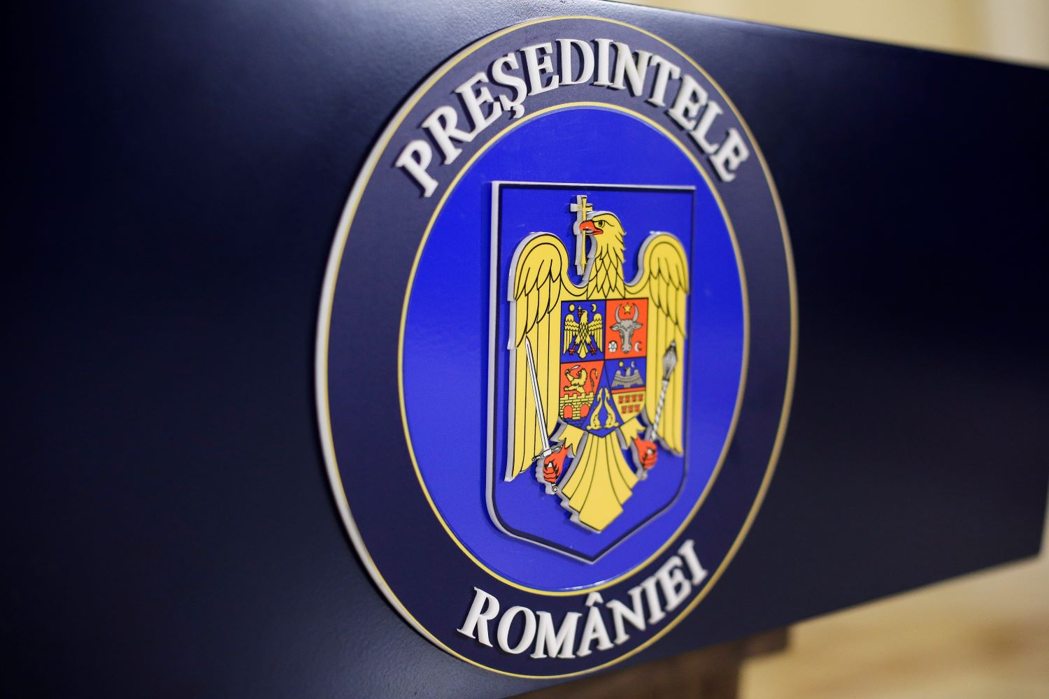 Unul din cei mai vechi consilieri prezidențiali a fost eliberat din funcție de Ilie Bolojan