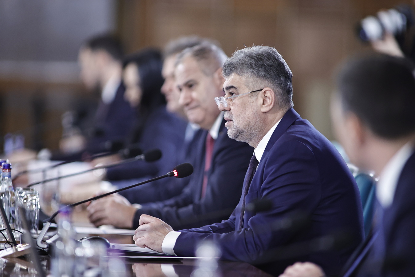 Zeci de posturi de secretari de stat, tăiate de la opt ministere. Câte sute de posturi vor fi desființate prin fuziunea a două Agenții de Mediu
