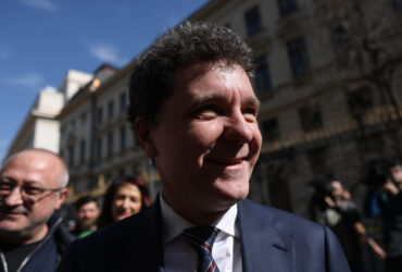 Pariul lui Nicușor Dan la prezidențiale: câștigă tot sau pierde tot. Cât îl ajută mazilirea Elenei Lasconi – ANALIZĂ