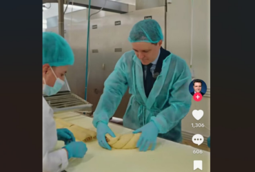 Campania „culinară”. Candidatul Nicușor Dan frământă cozonaci: „Să îmi aduceți o tavă, am eu metoda mea”