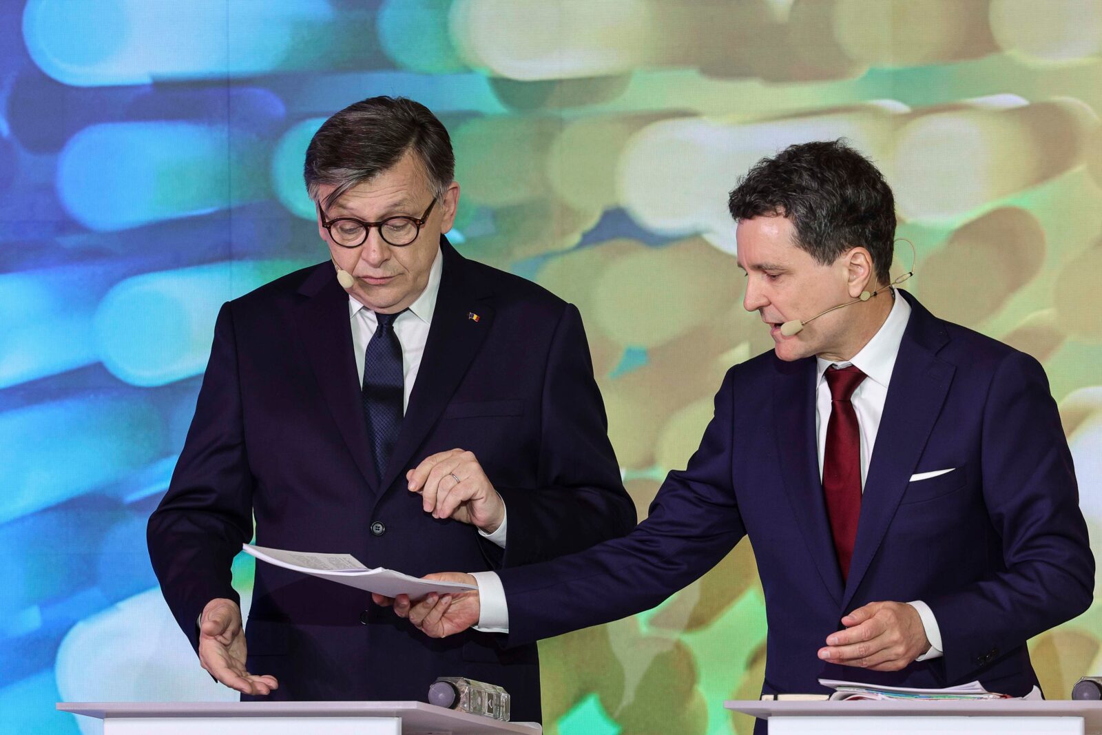 Nicușor Dan a publicat documentele semnate de Crin Antonescu privind instrăinarea bazelor sportive: „Vă invit să judecați singuri” Nicușor Dan a publicat documentele semnate de Crin Antonescu privind instrăinarea bazelor sportive: „Vă invit să judecați singuri”