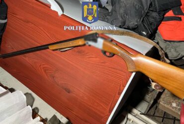 Percheziții într-un dosar cu arme și muniții