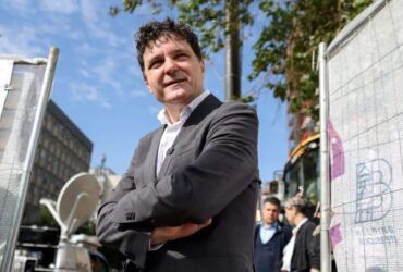 Liderul care a ieșit în stradă înainte să urce la tribună