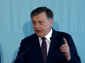 Crin Antonescu consideră că responsabilitatea taxelor și restructurărilor aparține premierului. „El este cel obligat să ia o decizie, nu să vină la mine”