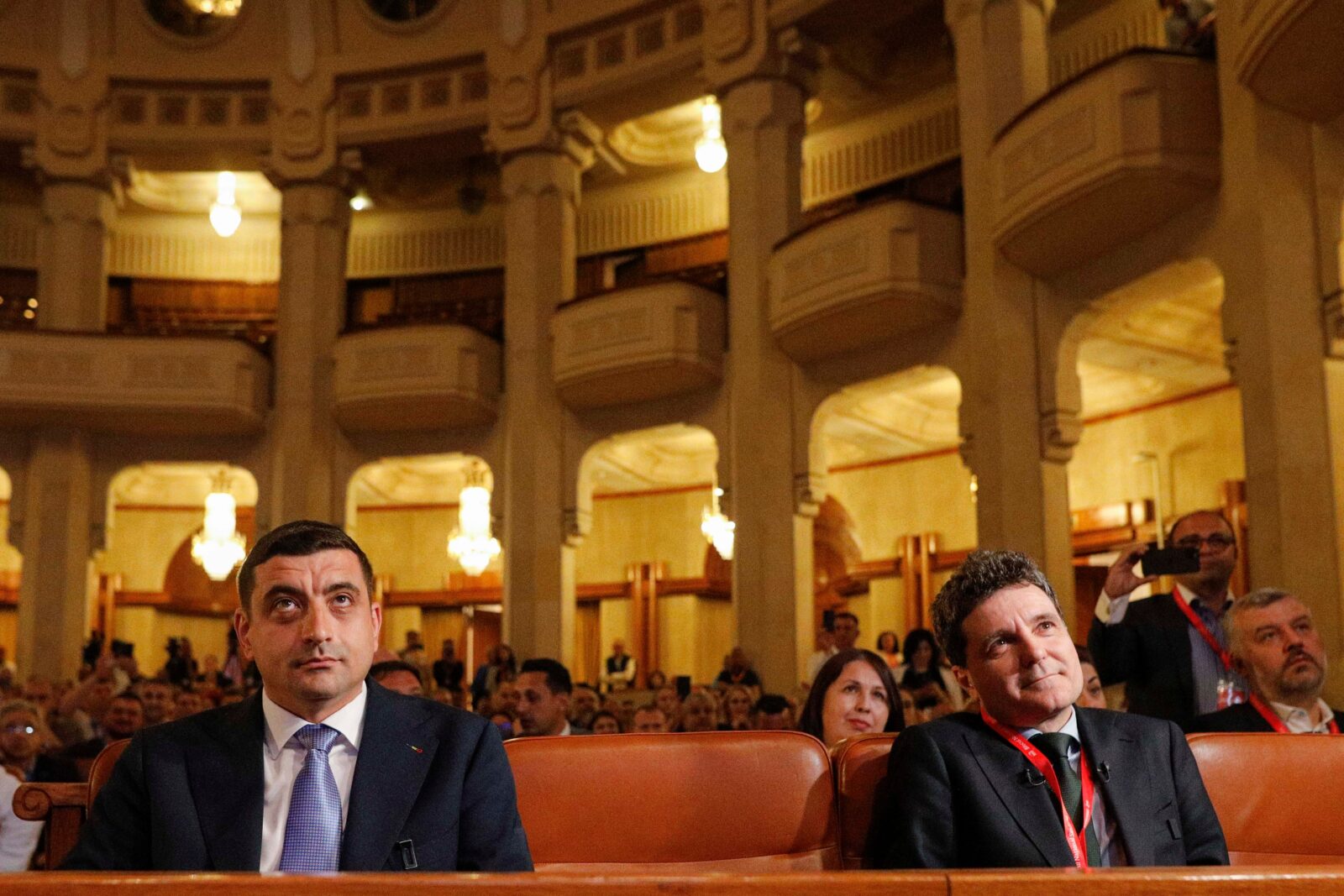 Paradoxul remarcat de un psiholog: de ce George Simion e văzut ca un lider mai atractiv decât Nicușor Dan?