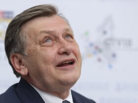 Crin Antonescu, mesaj către CTP: „Mi-e silă de ipocrizia tuturor secăturilor reunite în «marea coaliție» pentru «salvare»”