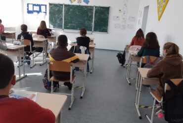 Admitere liceu 2025: Înscrierile pentru testările de limbă străină sau maternă au loc între 14 și 16 mai. Ce trebuie să știe elevii