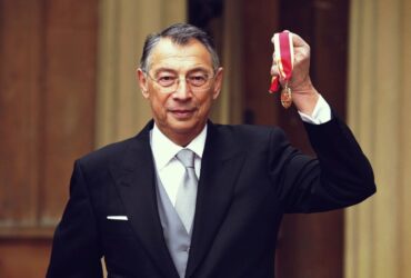 Sir George Iacobescu, decorat de Ilie Bolojan cu „Steaua României”. A primit titlu de cavaler din partea Reginei Elisabeta a II-a a Marii Britanii