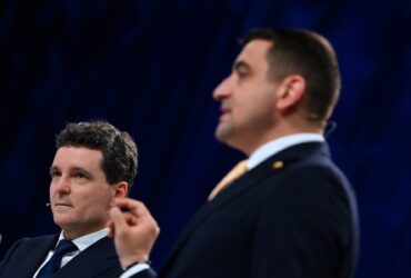 Simion îl acuză pe Nicușor Dan că fuge de dezbatere. Candidații au evitat să se confrunte în campanie