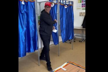 Victor Ponta, la urne cu șapca roșie: „Am votat să punem România pe primul loc”