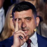 George Simion își varsă năduful pe Emmanuel Macron. „Adevăratul câştigător al alegerilor din România”