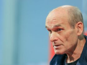 Simion îndeamnă lumea să iasă în stradă, dar el nu va fi acolo. Cum comentează CTP: „Carevasăzică, duceți-vă voi, legiunea mea de fraieri, că pentru mine e prea periculos”