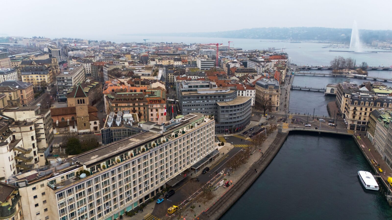 Cele mai importante negocieri de la începutul războiului comercial SUA-China: Doi grei trimiși de Trump și Xi se întâlnesc într-un loc ținut la secret dintr-o „țară neutră Cele mai importante negocieri de la începutul războiului comercial SUA-China: Doi grei trimiși de Trump și Xi se întâlnesc într-un loc ținut la secret dintr-o „țară neutră