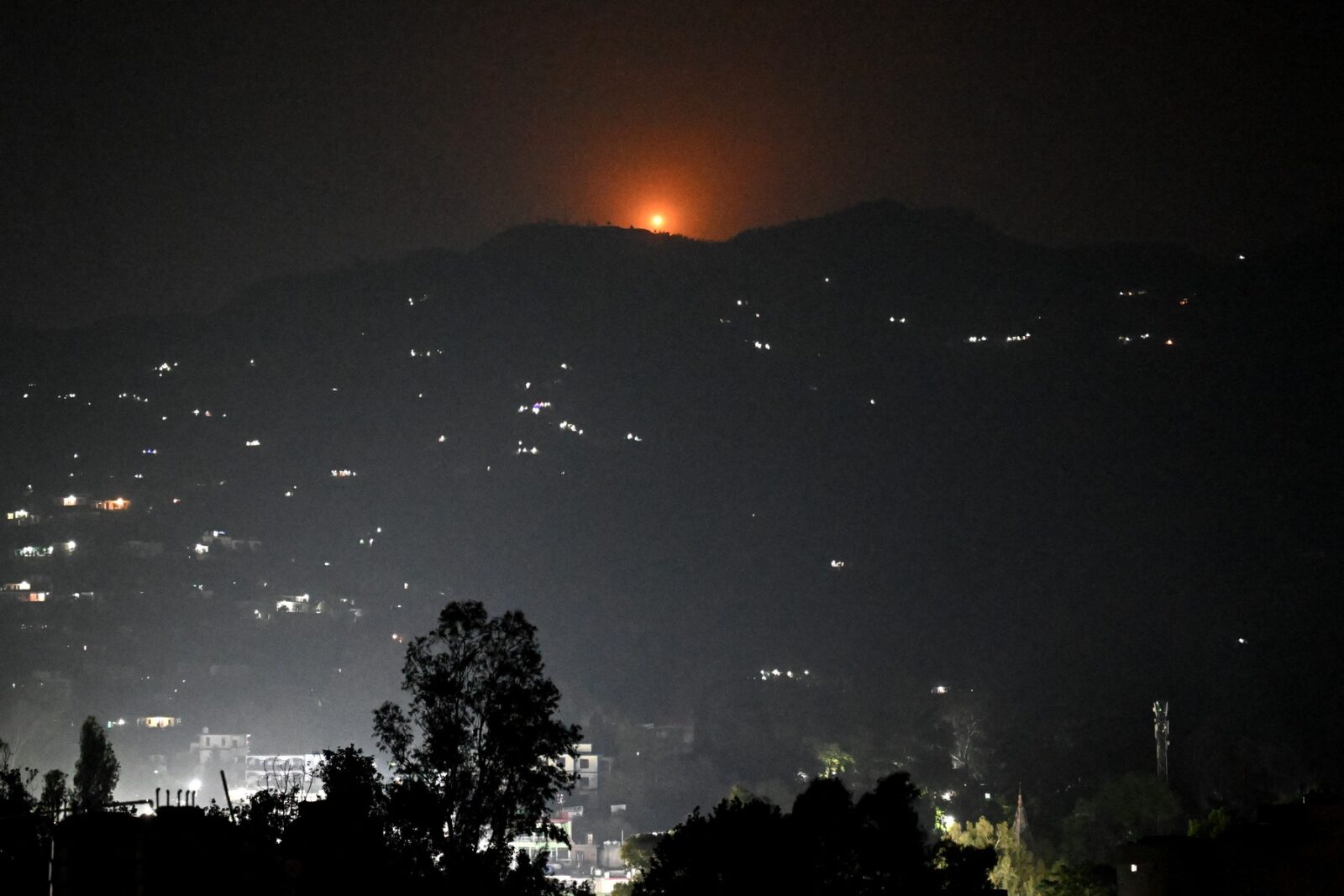 „Lumea nu-și poate permite o confruntare militară” între cele două puteri nucleare. Avertismentul ONU, după bombardamentele Indiei asupra Pakistanului
