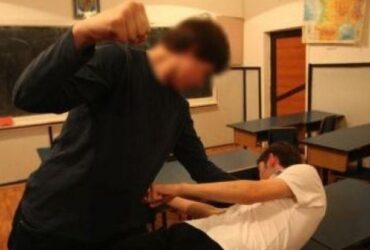 Totul despre „Butonul roșu” din școli. Cum facem ca „pâra” să se transforme în responsabilitate