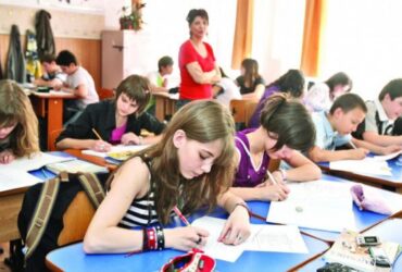 Semnal de alarmă: Jumătate din profesori vor ieși la pensie în 10-15 ani. Ce măsuri propun experții