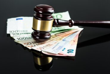 Persoanele condamnate definitiv pentru fapte de corupţie ar putea să nu mai beneficieze de pensii speciale. Proiect de lege