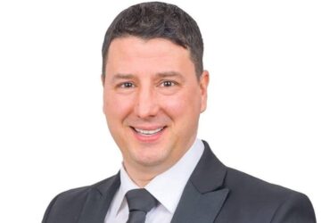 Încă un senator demisionat din SOS s-a afiliat la grupul parlamentar al PSD