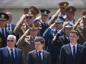 Teama de război bate grija pentru taxe. Tot mai mulți români susțin creșterea cheltuielilor militare Teama de război bate grija pentru taxe. Tot mai mulți români susțin creșterea cheltuielilor militare