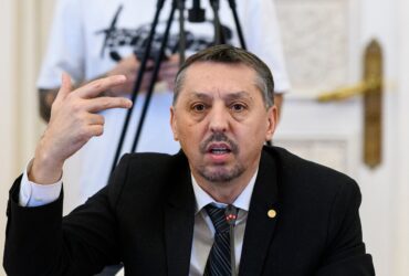 Ministrul Daniel David vrea reducerea a 900 de posturi de directori de școli și clase cu mai mulți elevi: „Ei nu rămân pe drumuri”