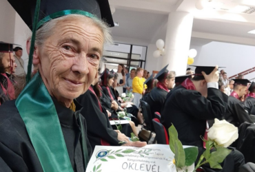 O femeie din Sfântu Gheorghe a absolvit facultatea la 73 de ani: „Profesorii nu m-au lăsat, colegii m-au susținut”