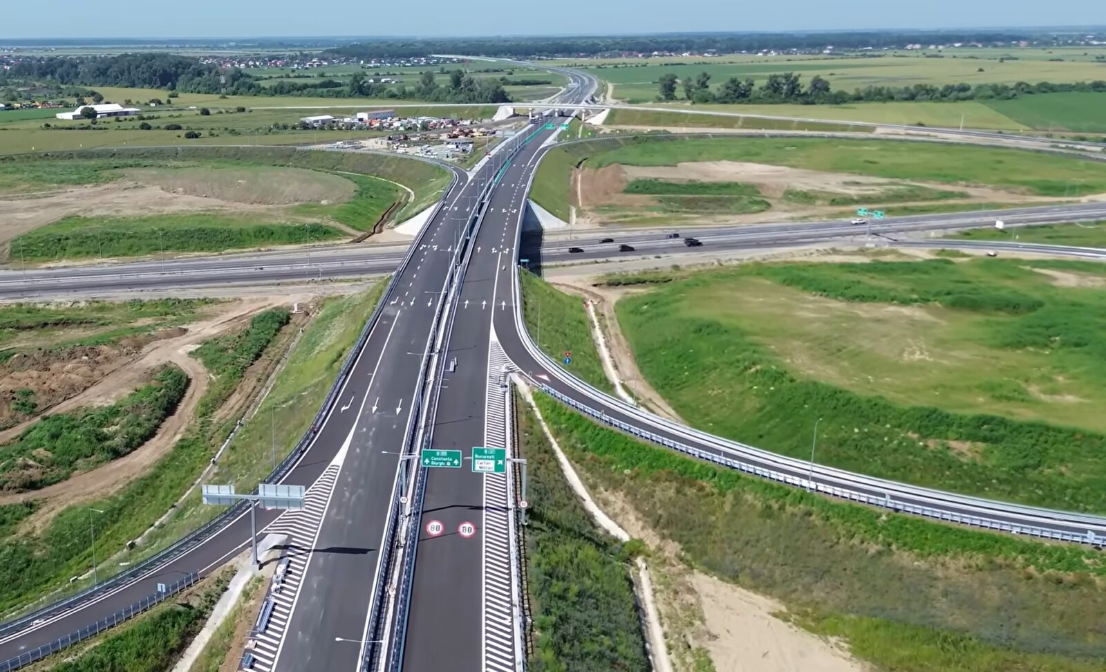Cât ne costă întârzierea de doi ani pe „cea mai importantă autostradă din România”: Constructorul grec cere despăgubiri de la stat de 12 ori mai mult decât a primit penalizări – VIDEO