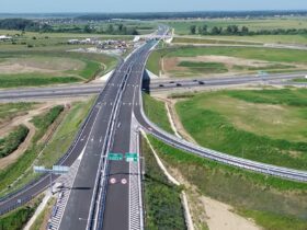 Cât ne costă întârzierea de doi ani pe „cea mai importantă autostradă din România”: Constructorul grec cere despăgubiri de la stat de 12 ori mai mult decât a primit penalizări – VIDEO