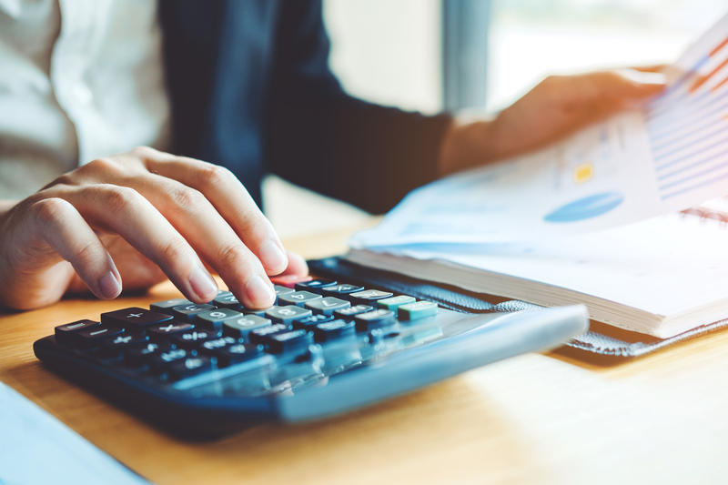 Taxă universală pe toate plățile din România, pe masa discuțiilor de la Cotroceni