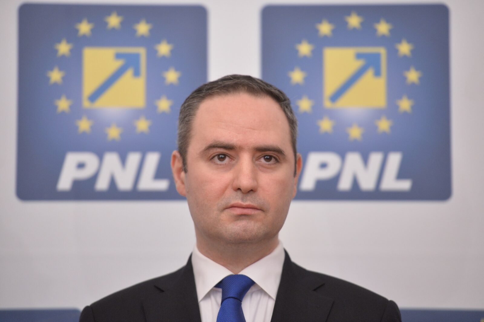 Alexandru Nazare, după întâlnirea cu angajații din Ministerul Finanțelor: „Nu se pune problema blocării plății pensiilor și salariilor” Alexandru Nazare, după întâlnirea cu angajații din Ministerul Finanțelor: „Nu se pune problema blocării plății pensiilor și salariilor”